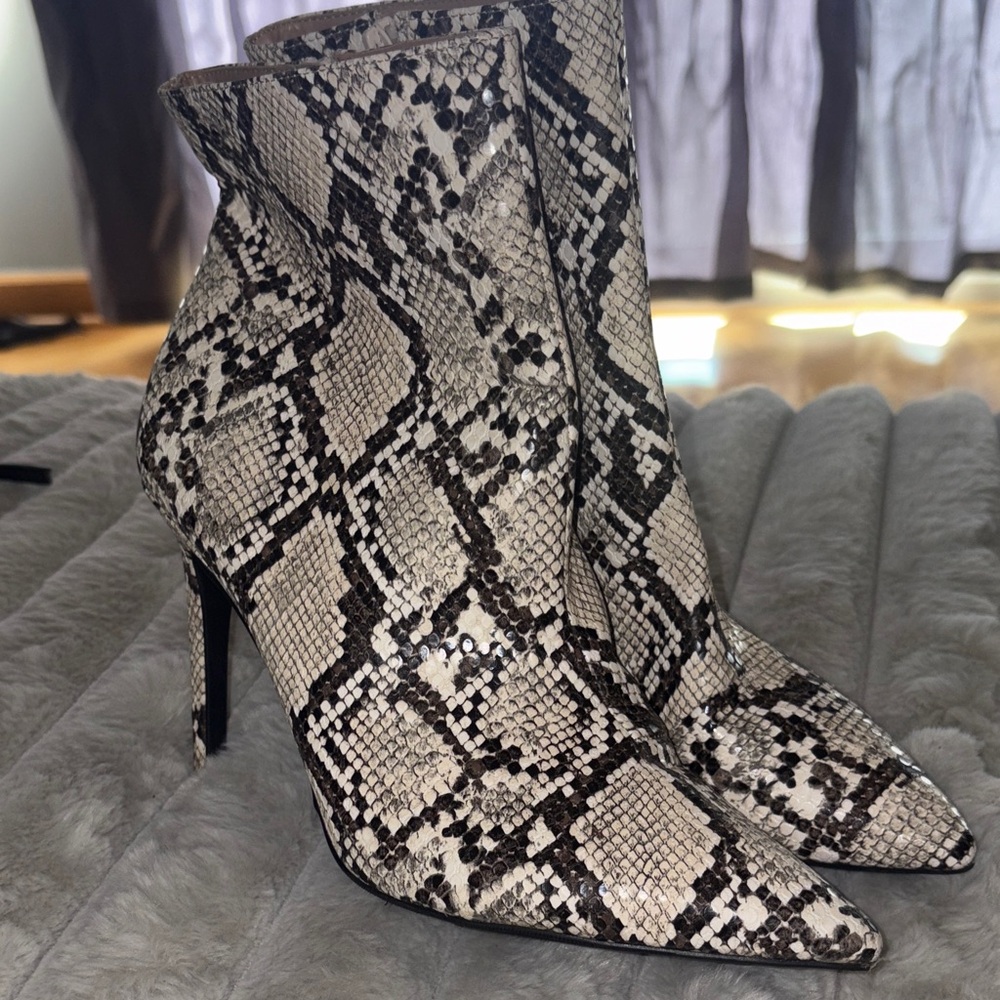 Elegant Snakeskin Heeled Boots for Women